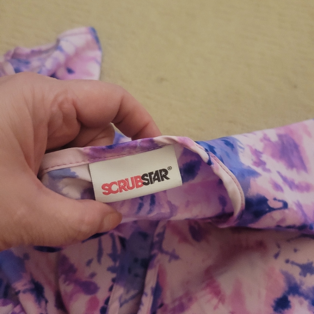 Scrub top - Picture 2 of 4